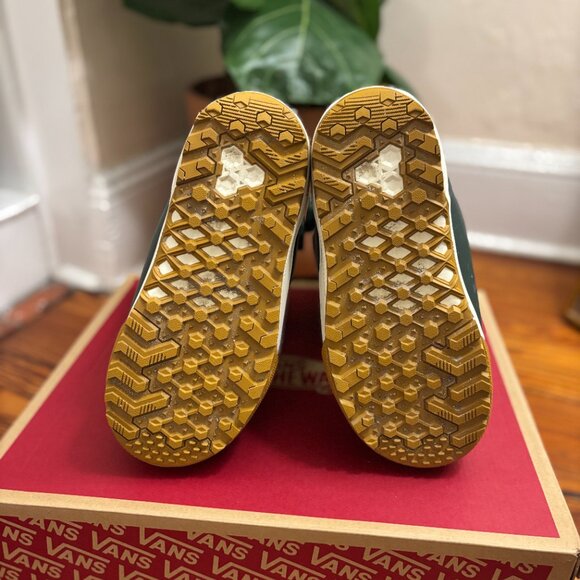 Like New Vans Encore Pro BOA Snowboard Boot, Dark Green, Size 8 - Picture 9 of 11